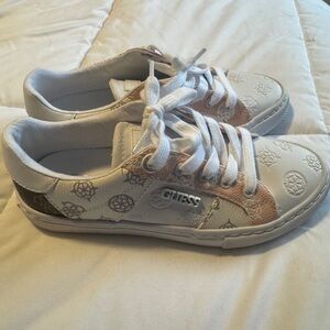 GUESS Women’s White and Pink Sneakers